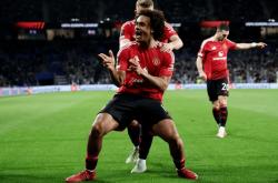 开云下载-曼联球员遭遇伤病打击，队内士气受损