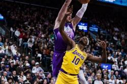 开云体育官网-纽约举行排球比赛，湖人表现惊险