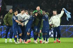 开云体育中国-曼城全队合作出色，轻松击败对手