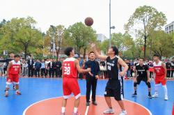 开云平台-包含篮球比赛现场热情洋溢，球员实力抢眼的词条