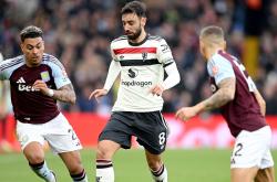 开云体育官方网站-瓦伦西亚逼平曼联，强硬防守赢得尊重