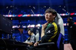 开云体育平台APP-关于SHR险胜100T，Ruler线上压制力十足鏖战多局四强赛，让粉丝疯狂欢呼的信息