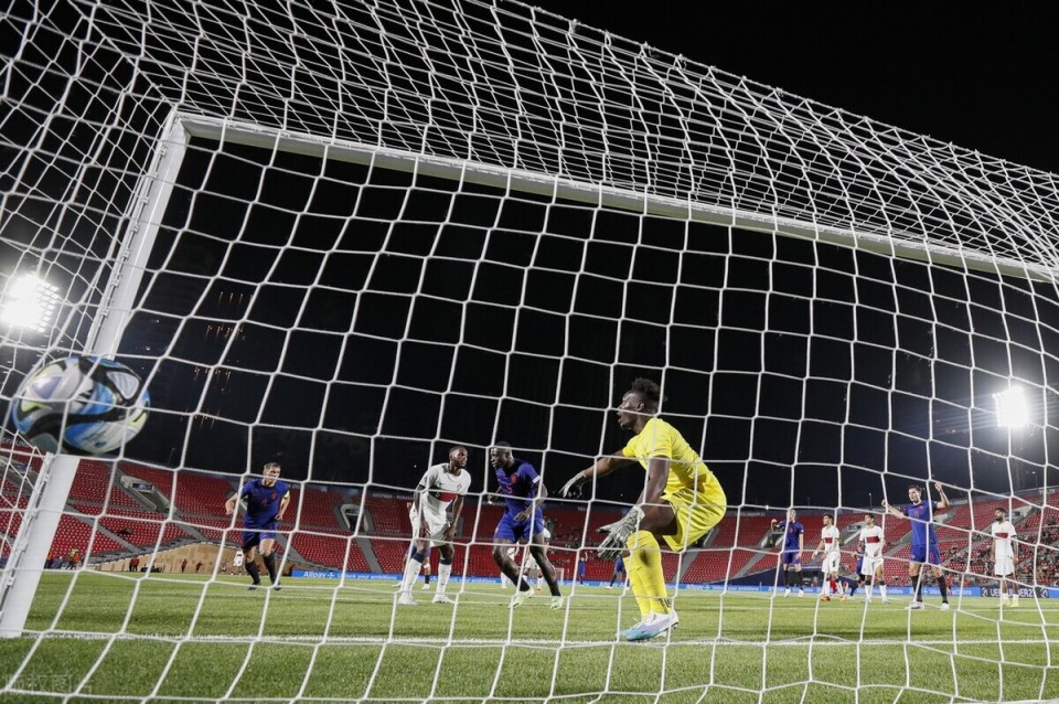 荷兰3-1胜格鲁吉亚，小组次席位置稳固