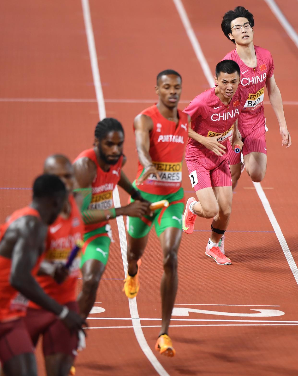 菲律宾选手获得田径比赛男子4x100米接力A组金牌 菲律宾选手获得田径比赛男子4x100米接力A组金牌