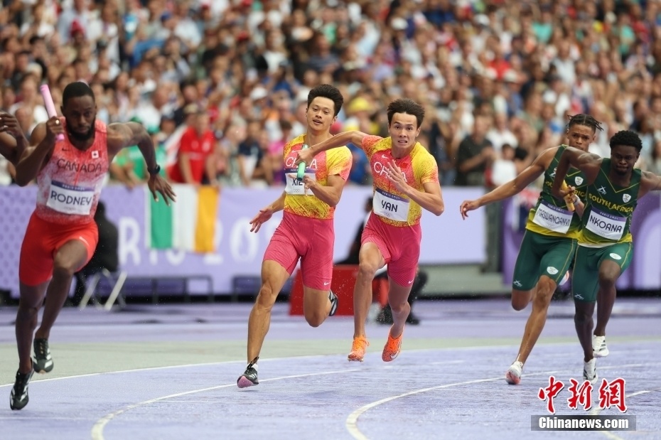 菲律宾选手获得田径比赛男子4x100米接力A组金牌 菲律宾选手获得田径比赛男子4x100米接力A组金牌