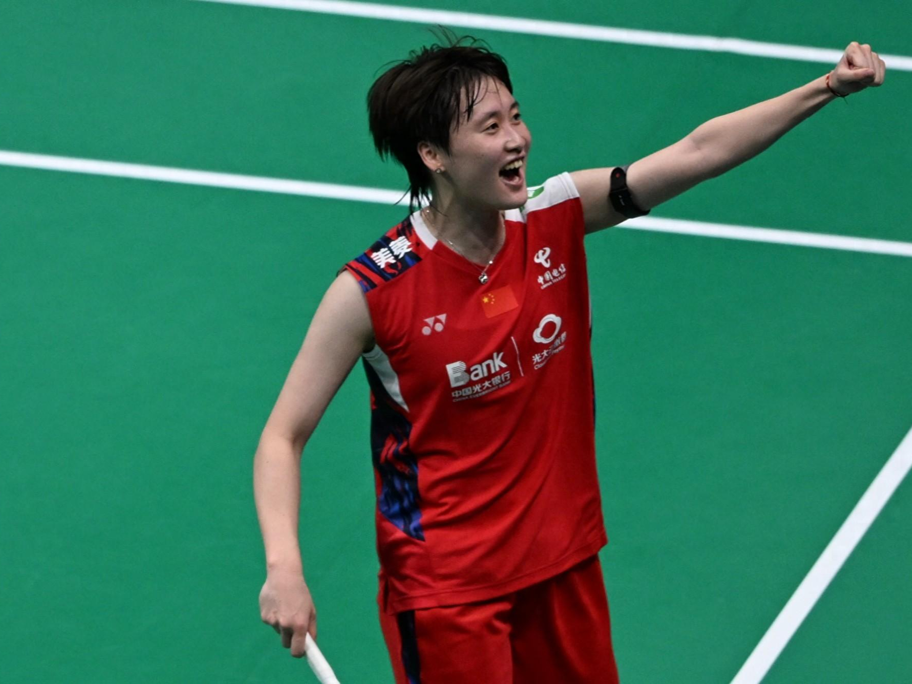 某国羽毛球选手连胜夺冠，绝对实力
