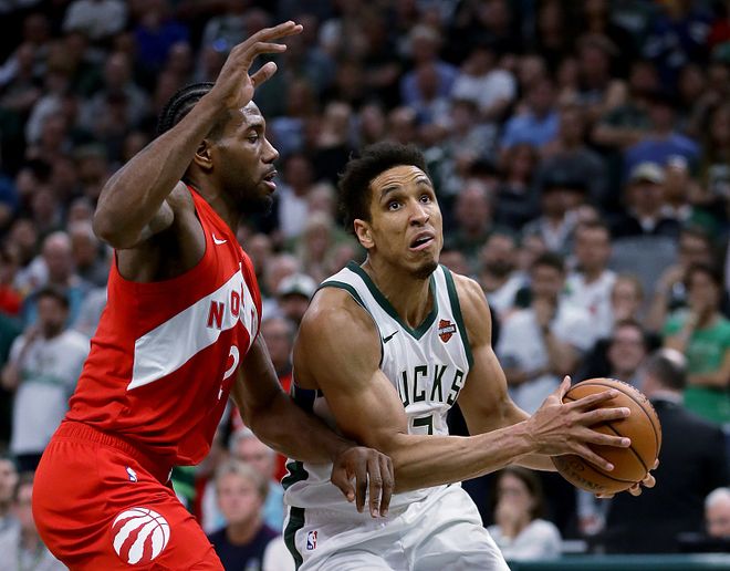 包含雄鹿队新援火速融入球队入会出战的词条