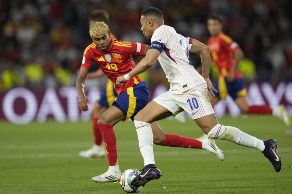 欧洲杯强强对话赛事集中，球迷期待