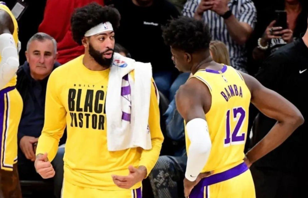 包含勒沃库森队员遭遇伤病困扰，需要时间恢复的词条